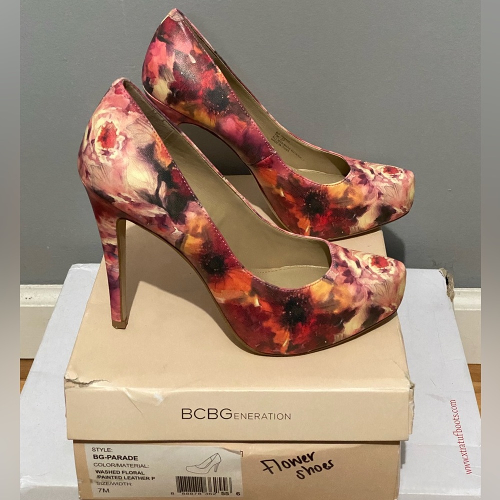Platform heels with flower design
